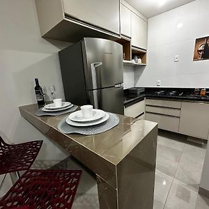 Lindo Apartamento De 2/4 Com Ar Condicionado Em Predio Familiar